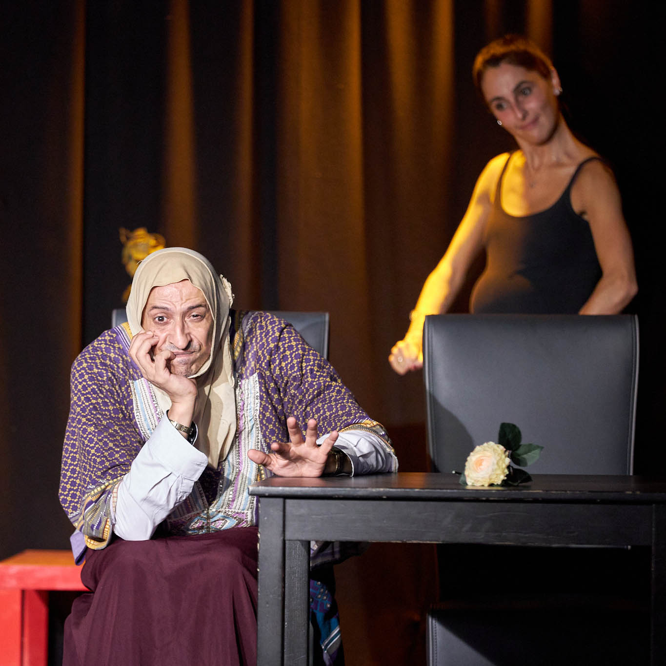 Comédiens en scène lors du festival de comédies Alloïs